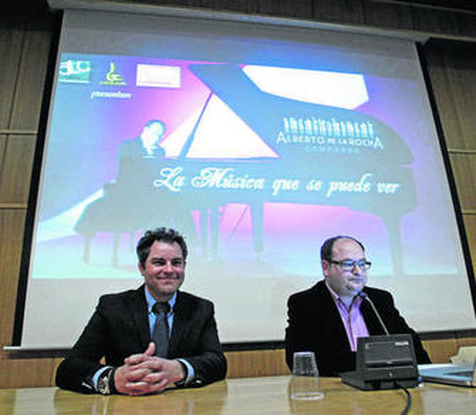 Imagen de la conferencia ofrecia ayer por Alberto de la Rocha en Algeciras.