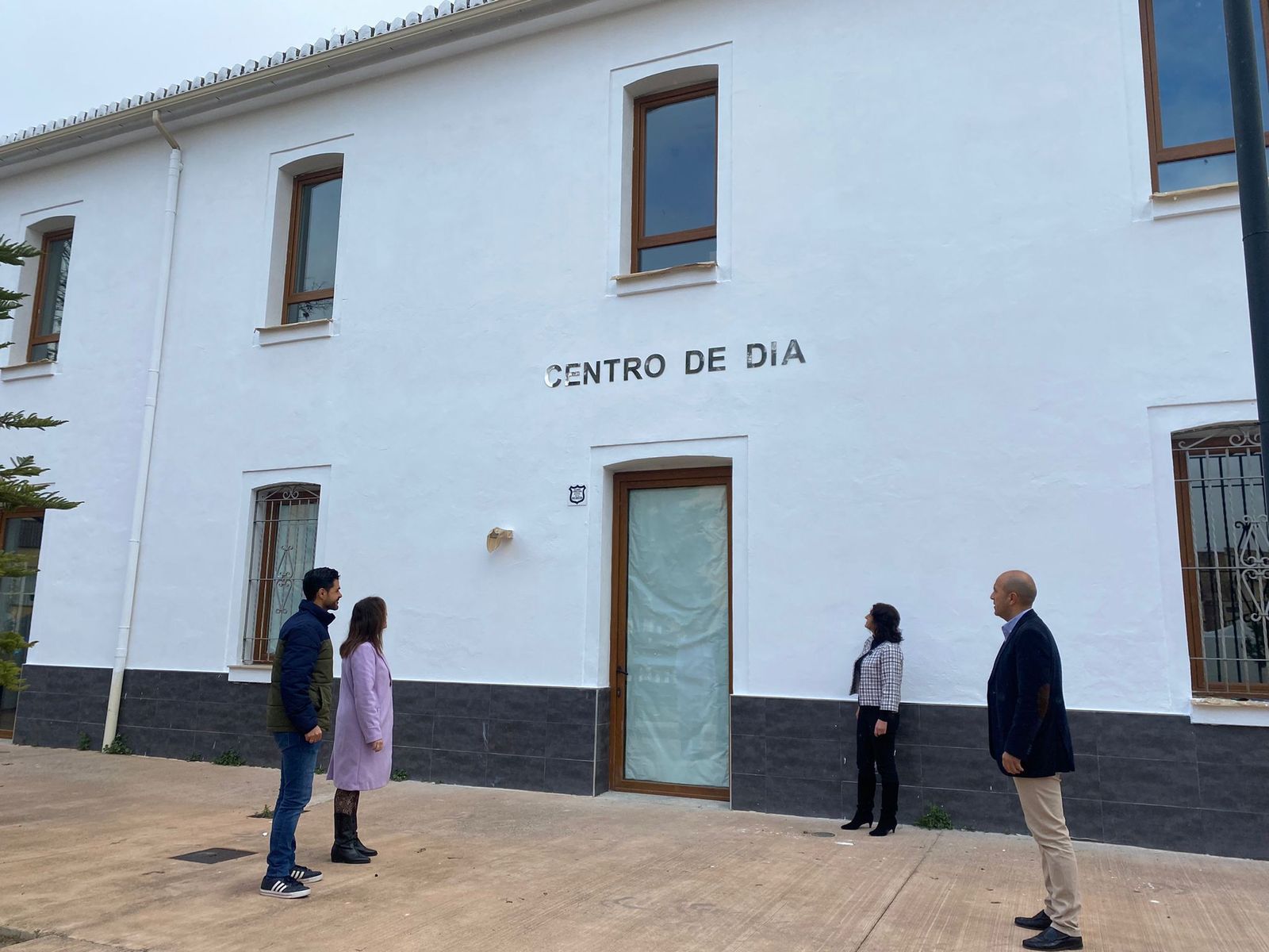 El alcalde y varios concejales del Equipo de Gobierno visitan las obras del nuevo Centro de Día de Otura