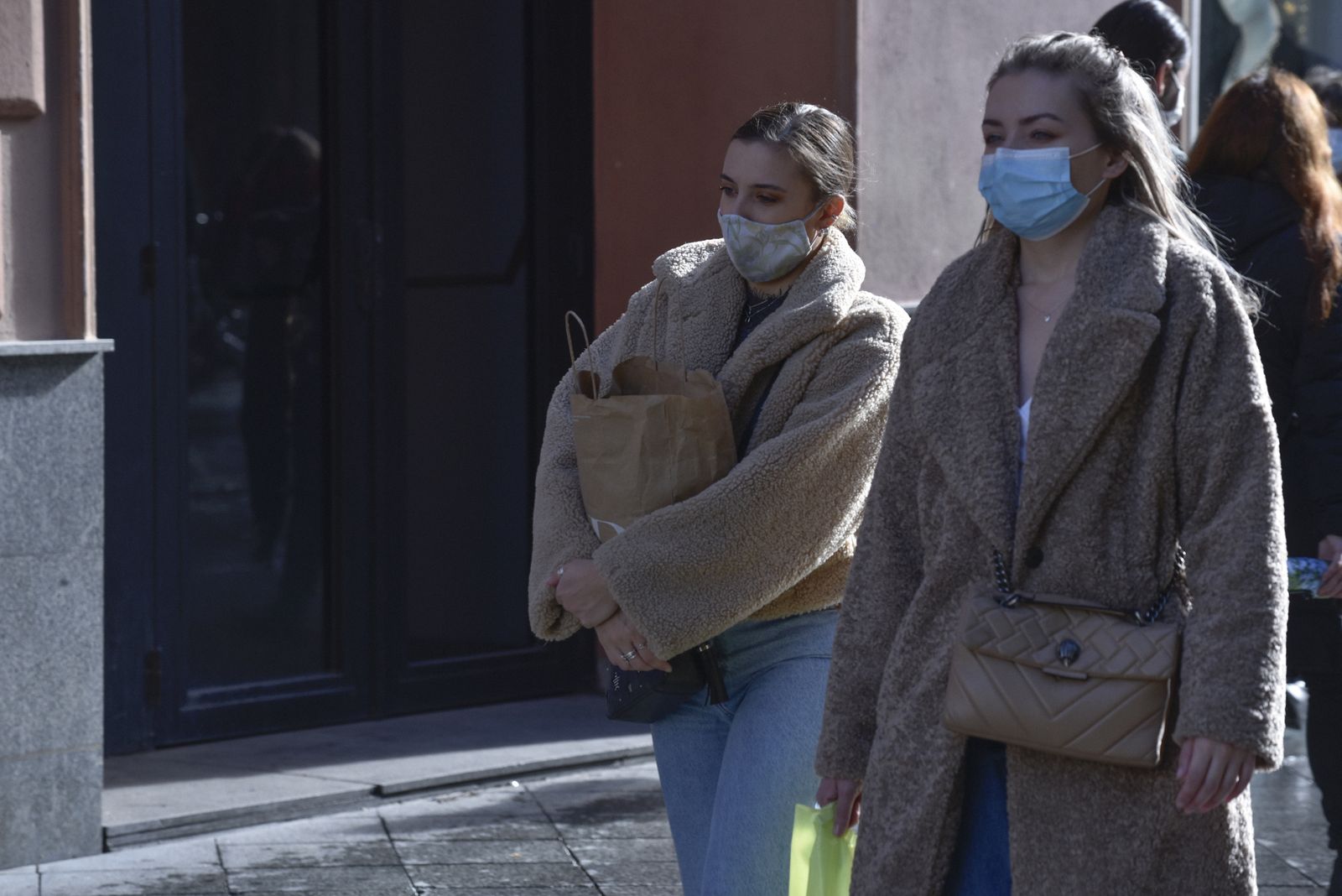 Luces y sombras en un buen puente para el comercio y la hostelería