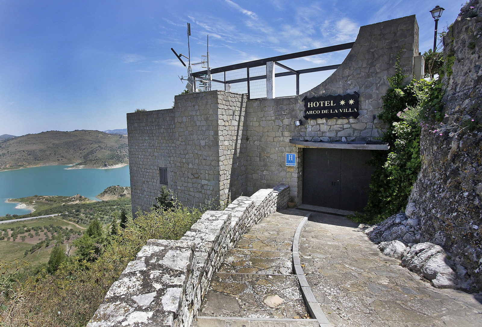 El despertar de la Sierra, Grazalema, Setenil de las Bodegas, Zahara de la Sierra.