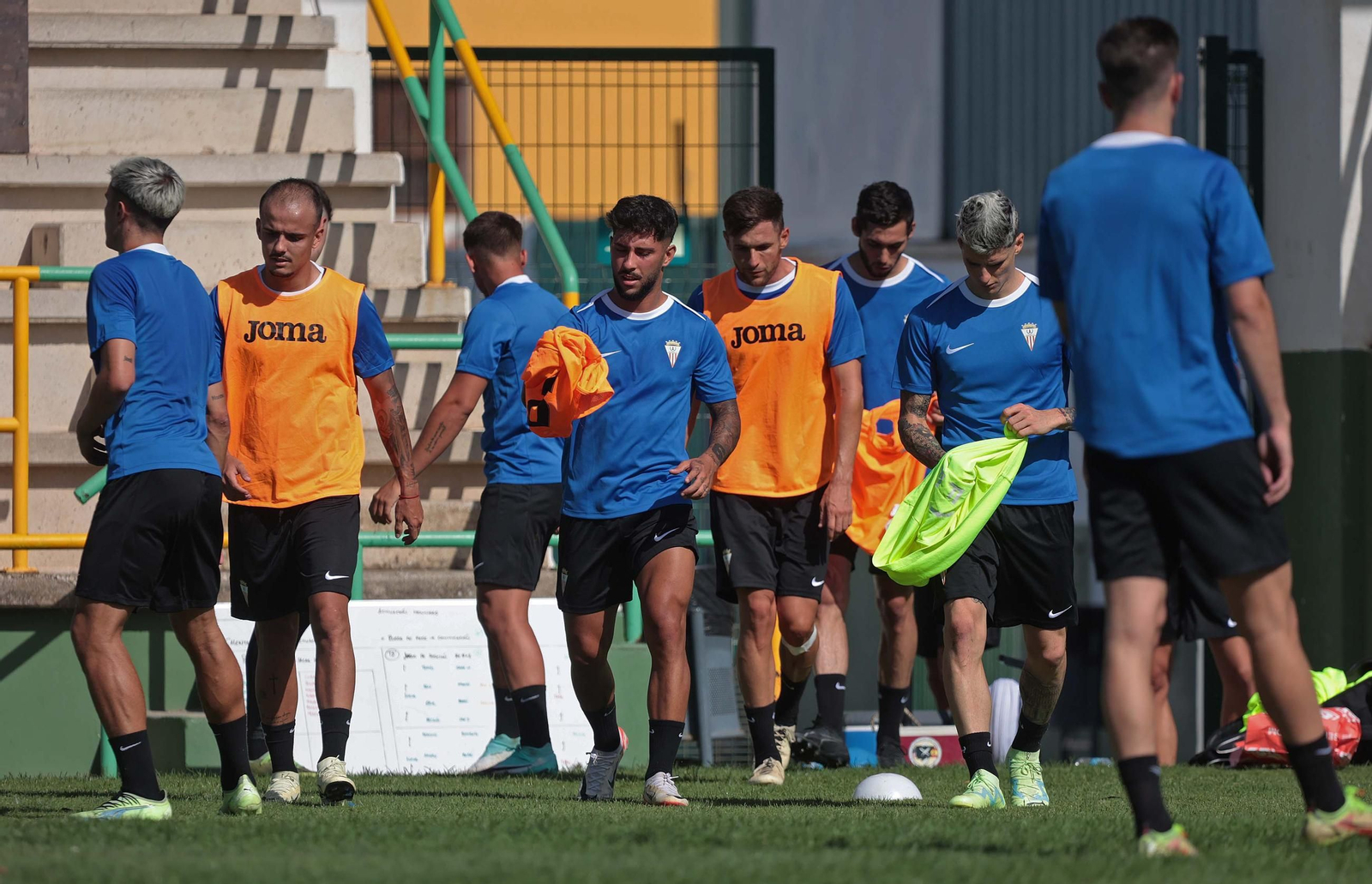 Fotos del primer entrenamiento del Algeciras CF de la pretemporada 2024/2025 en Los Barrios