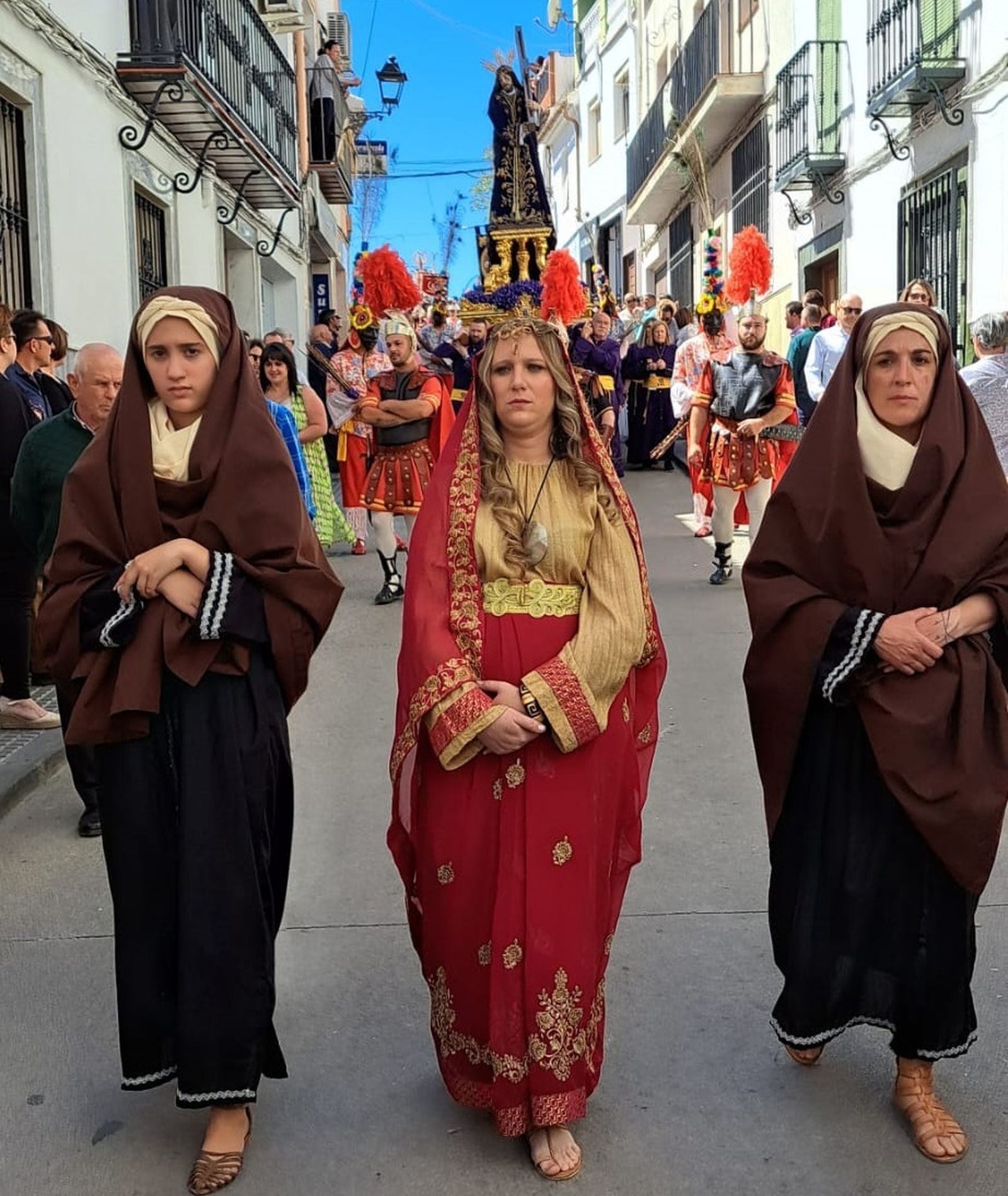 Viernes Santo en Iznájar: la procesión del Calvario, en imágenes