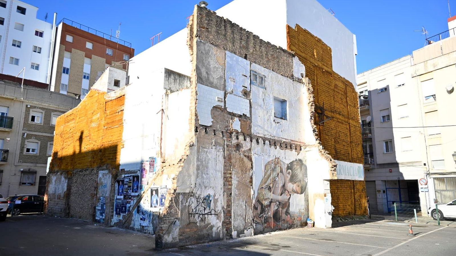 Edificio que será demolido y en el que se encuentra el último grafiti de Man o Matic en el espacio del antiguo Mercado del Carmen.