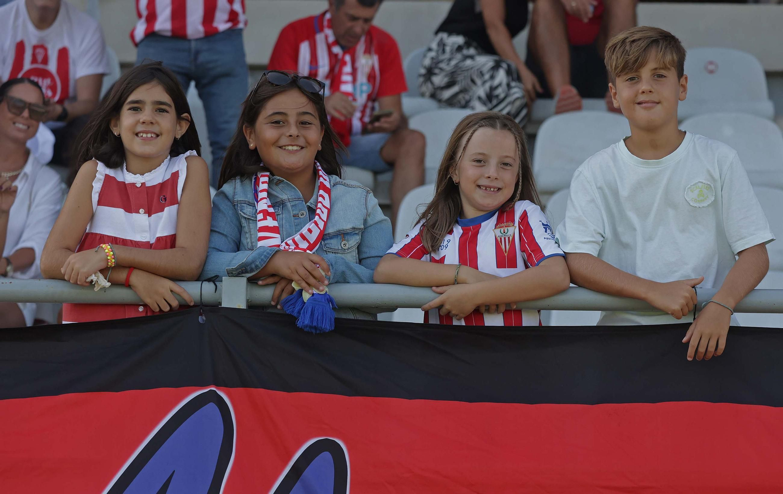Búscate en el Nuevo Mirador durante el Algeciras CF - Marbella FC