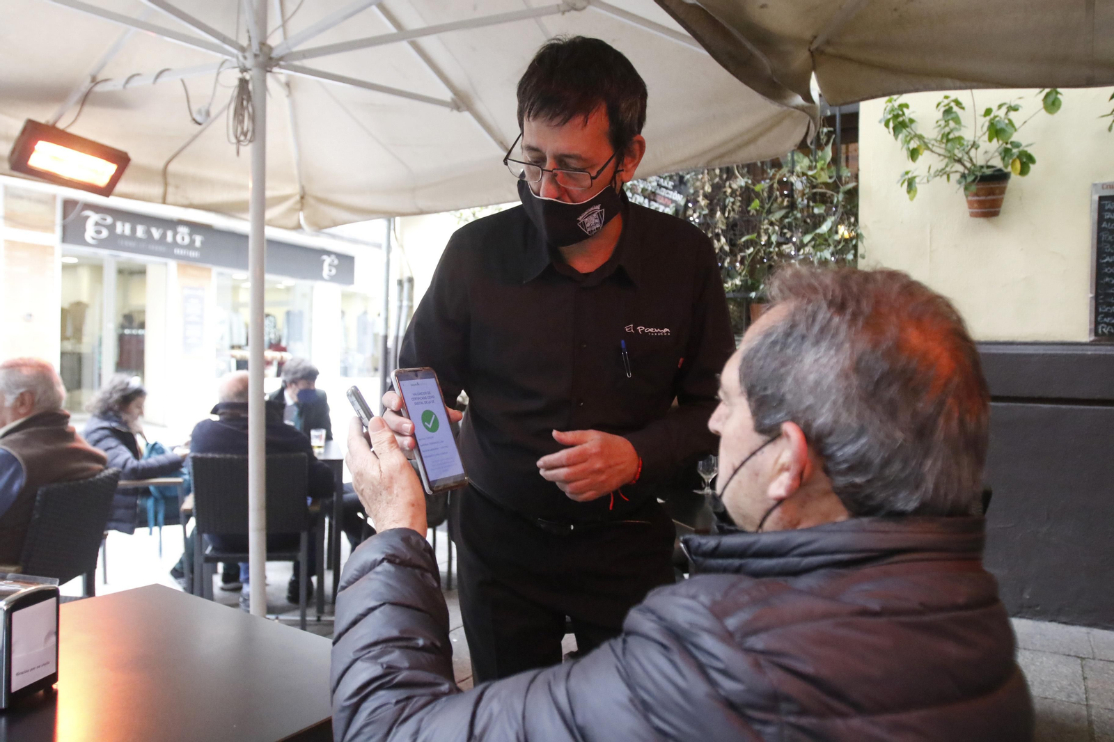 Las fotografías del estreno del pasaporte covid en Córdoba