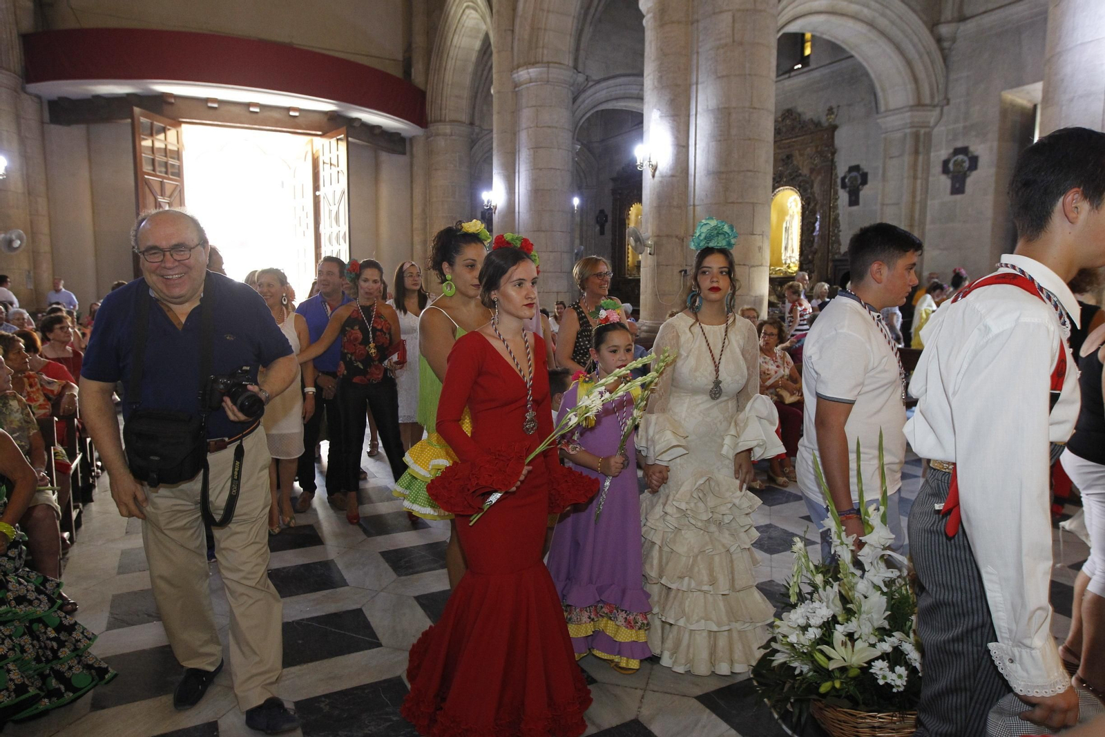 Fotogalería ofrenda floral a la Virgen del Mar. Feria de Almería 2019