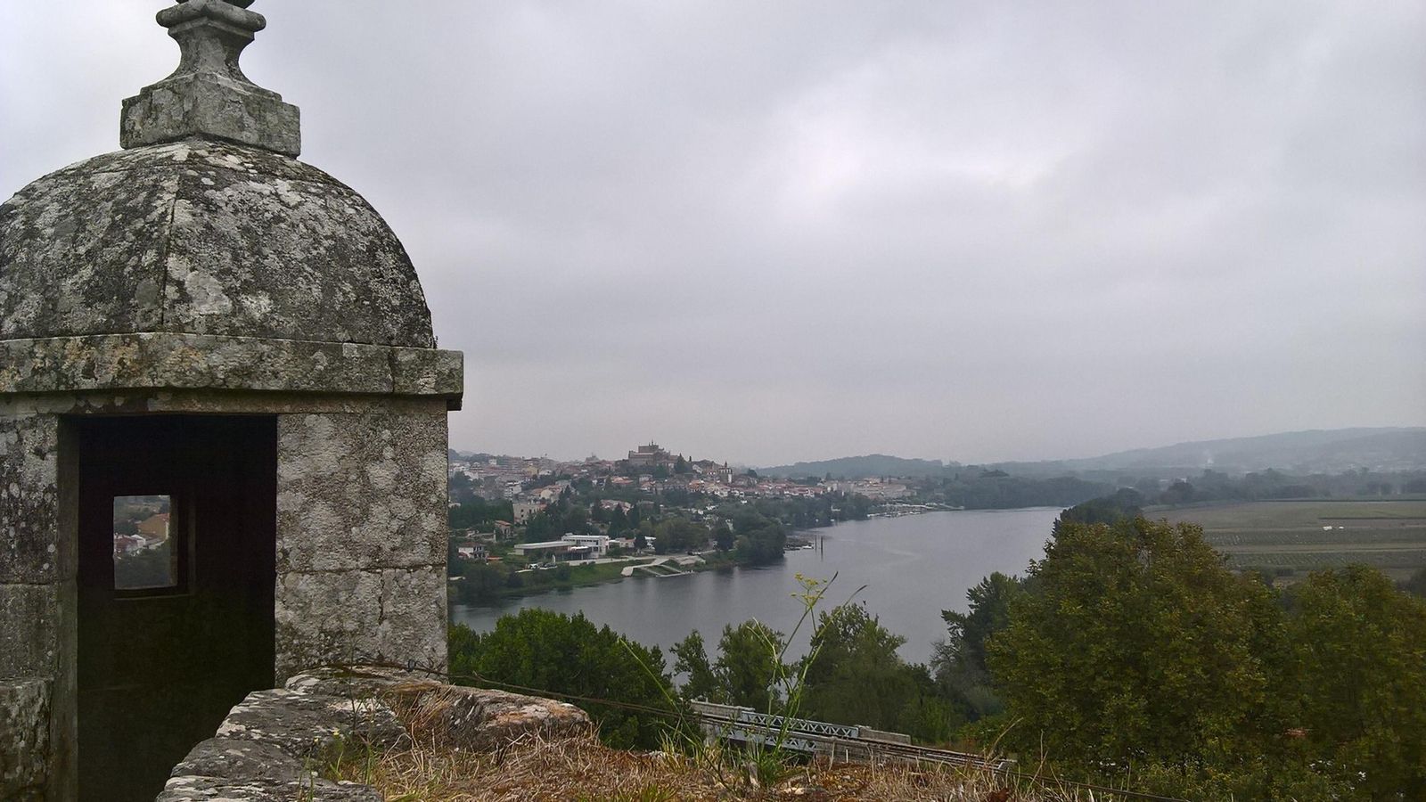 Tuy vista desde Valença: La frontera entre Portugal y España