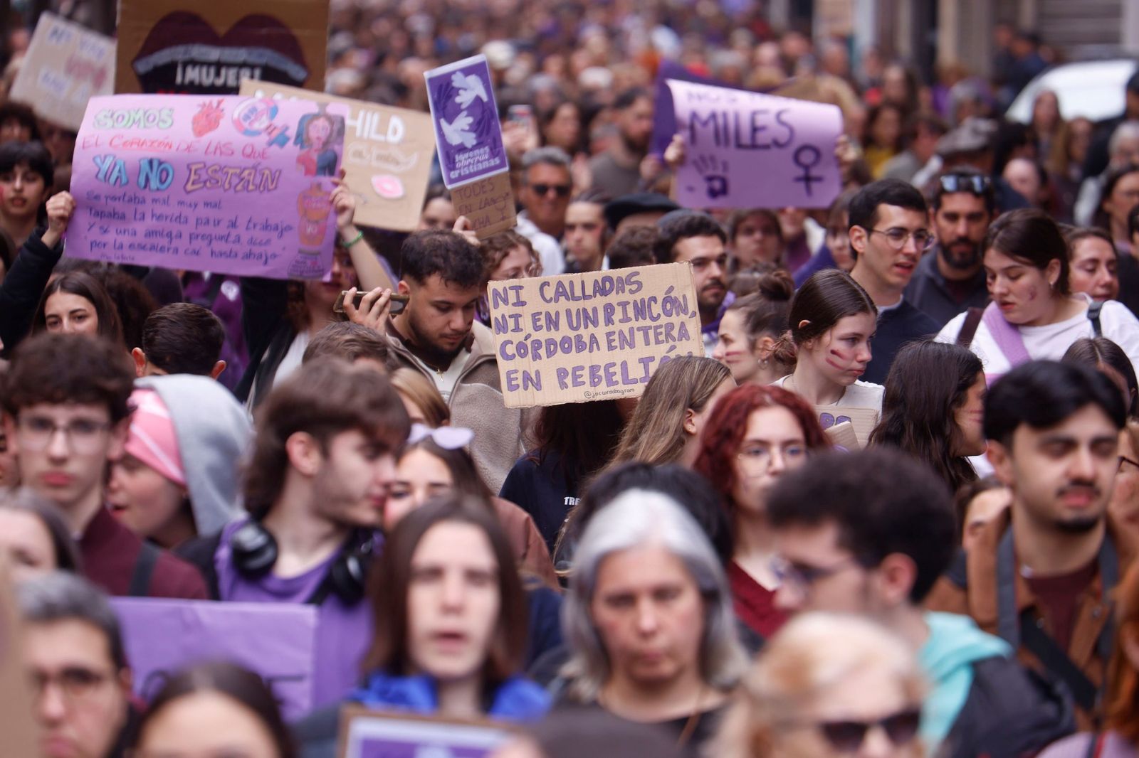 Las mejores imágenes de la manifestación del 8M en Córdoba