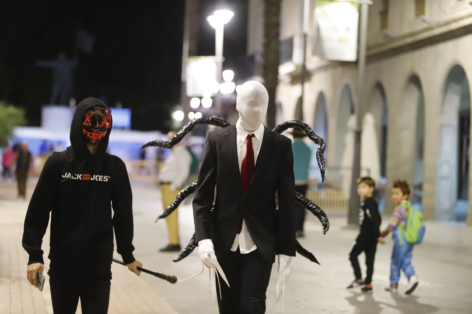 Ambiente de Halloween en las calles de Huelva