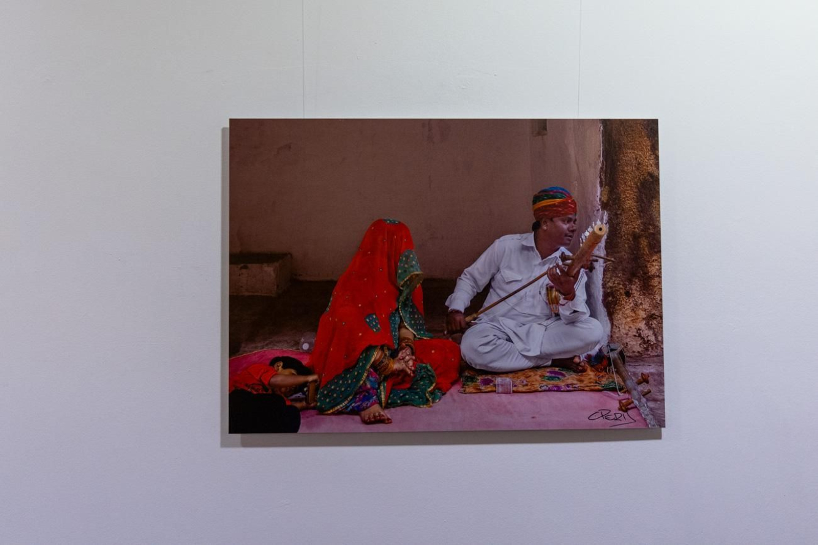 ‘Saris de seda, realidades desveladas’: una mirada fotográfica a la fuerza y dignidad de las mujeres de la India en los Baños Árabes de Jaén