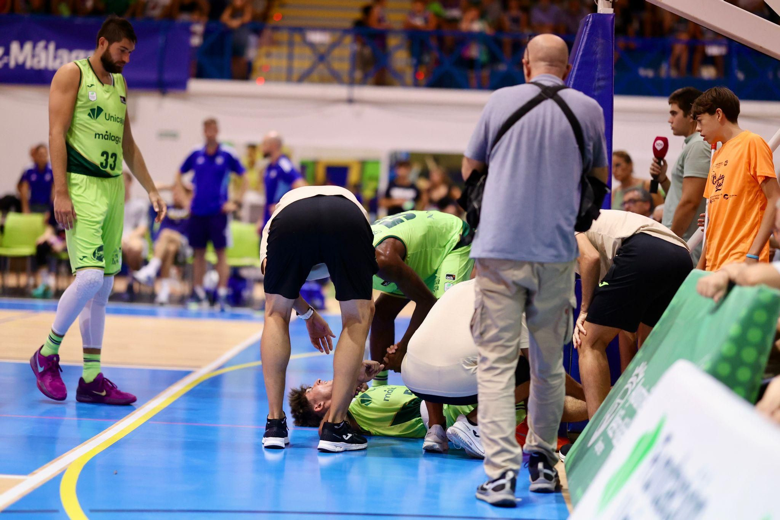 Máxima preocupación en el Unicaja por Dani Carrasco y su rodilla