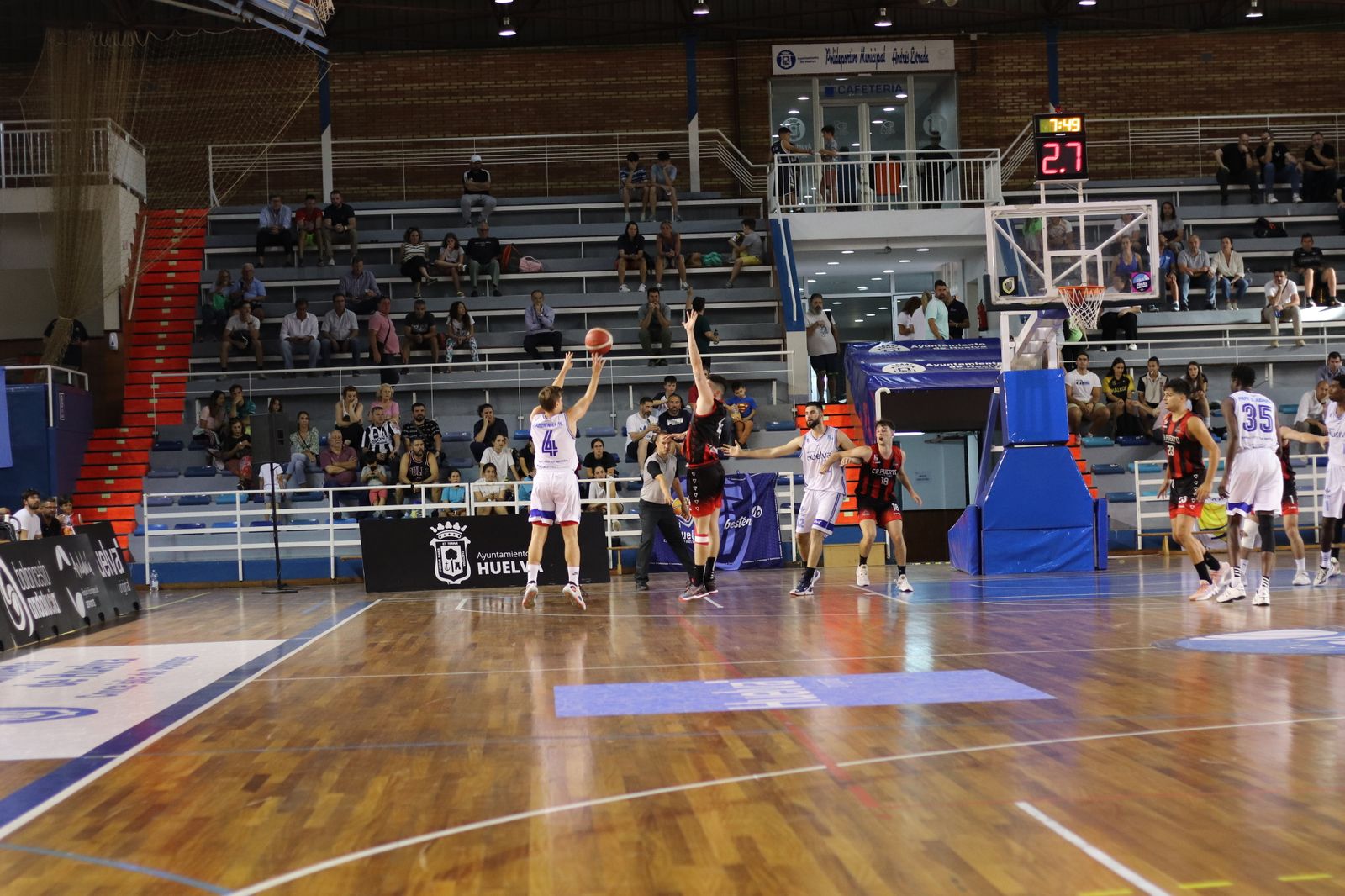 Imágenes de la primera jornada de la fase final a LEB Plata: CB Puerto Sagunto vs Ciudad de Huelva