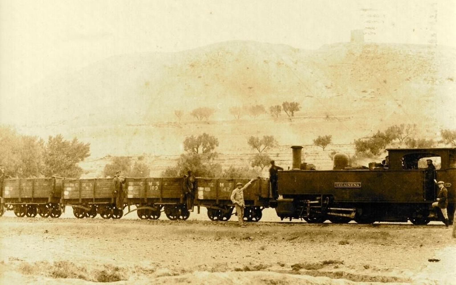 Fotografía de un tren antiguo.