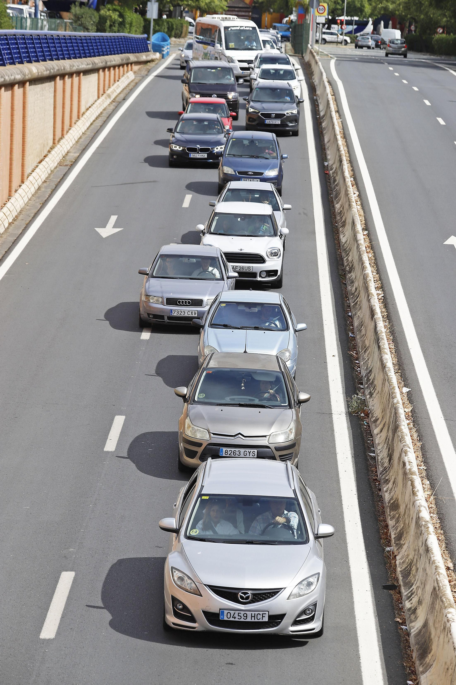 Retenciones y atascos ocasionados por el inicio de las obras del puente del Odiel
