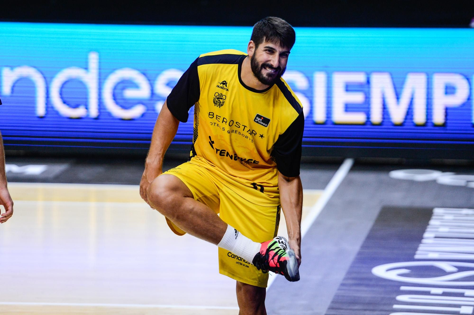 Dani Díez, en un calentamiento con el Lenovo Tenerife.