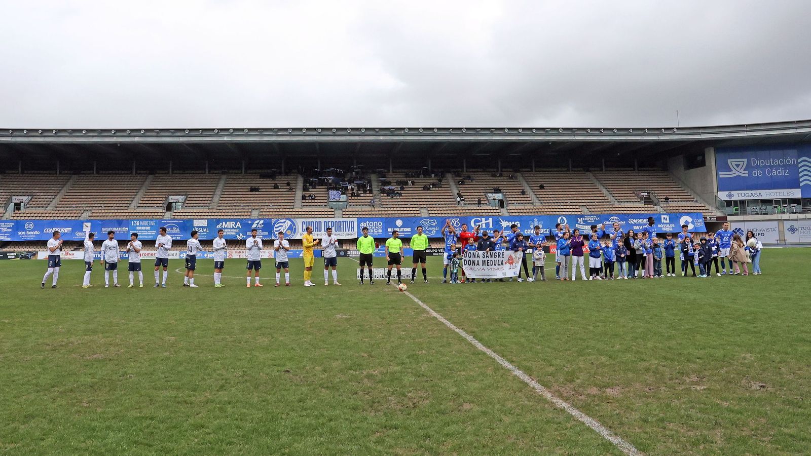 Imágenes del Xerez DFC contra el UCAM Murcia CF en Chapín