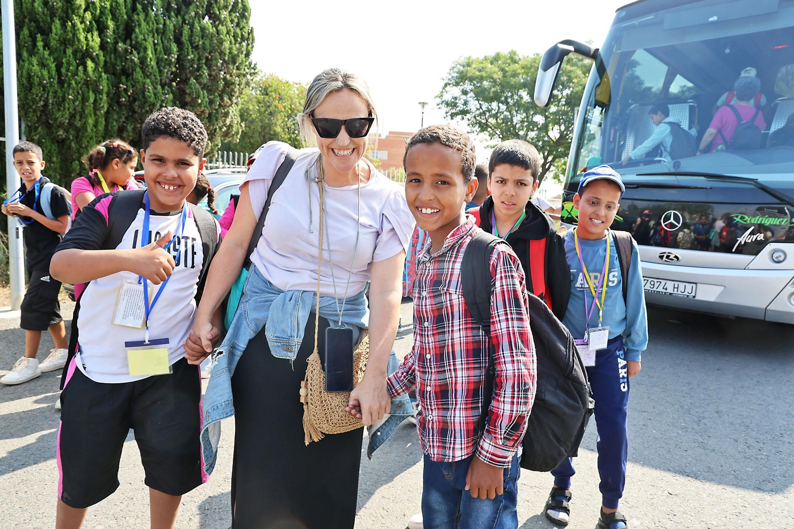 Imágenes del recibimiento a los  niños procedentes de los campamentos saharauis que pasarán sus vacaciones en Huelva