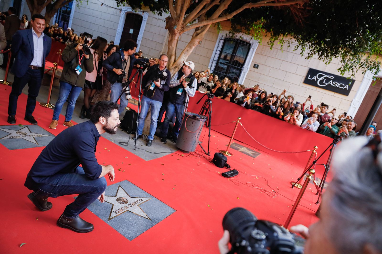 Imágenes en el paseo de la fama de Álvaro Morte