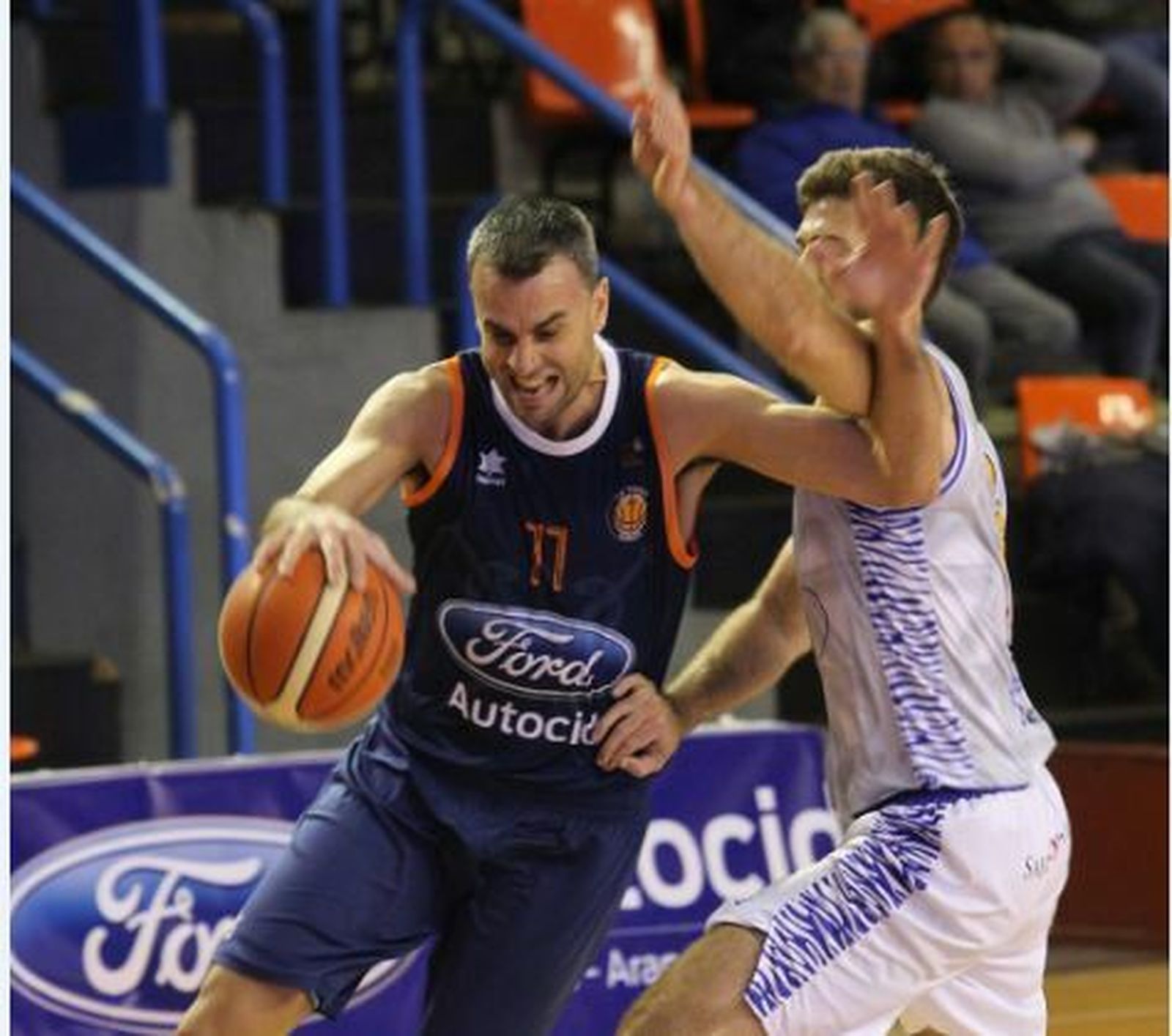 Momento del partido entre el Tizona y el Marbella.