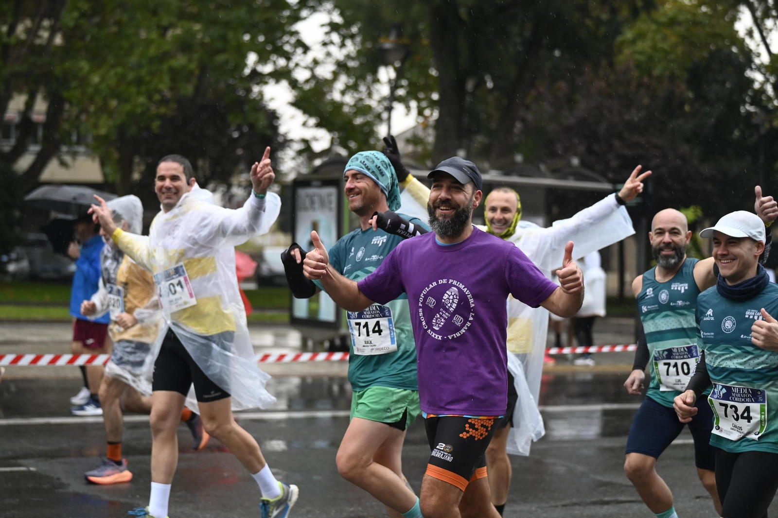 Las mejores fotos de la espectacular salida de la Media Maratón de Córdoba 2025