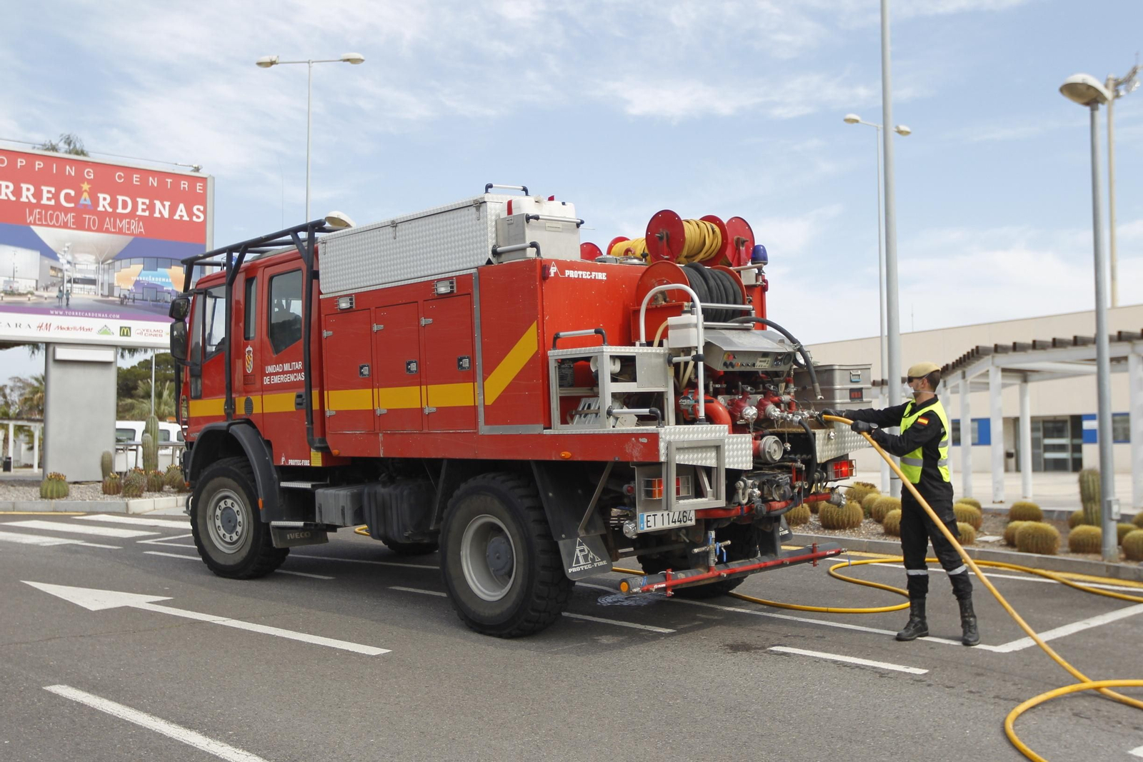 Fotogalería actuación INFOCA y UME por el coronavirus en Almería. Covid-19
