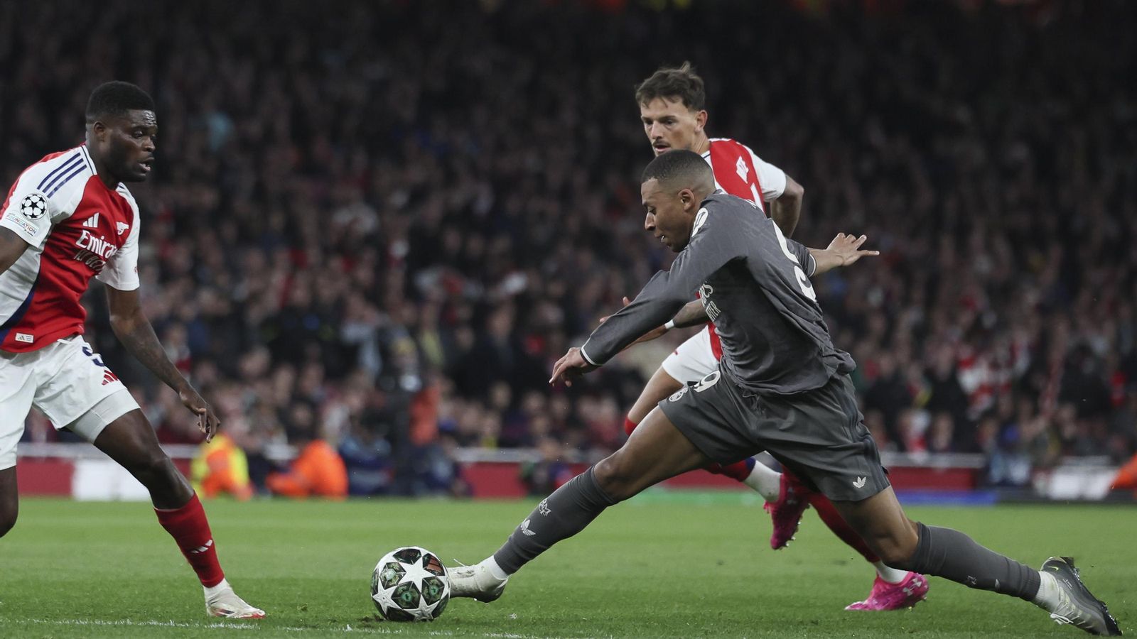 Las mejores fotos del Arsenal - Real Madrid