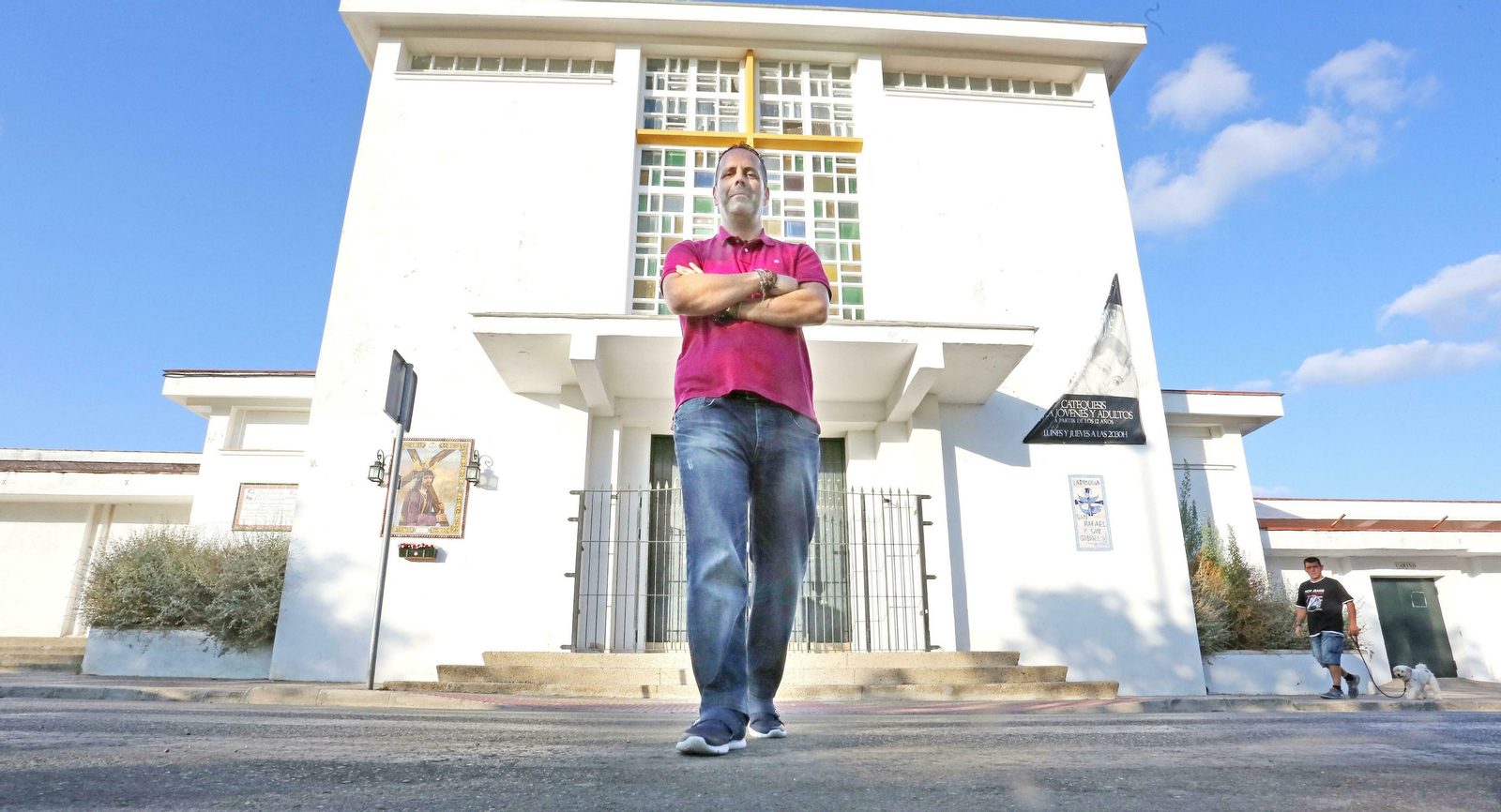 Jesús Huerta frente a la iglesia de San Rafael.