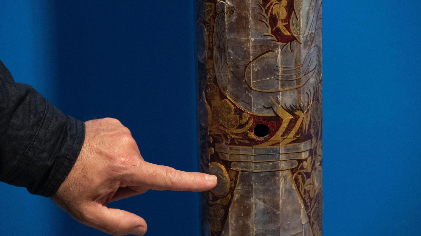 Otro detalle de la Cruz de Columna.