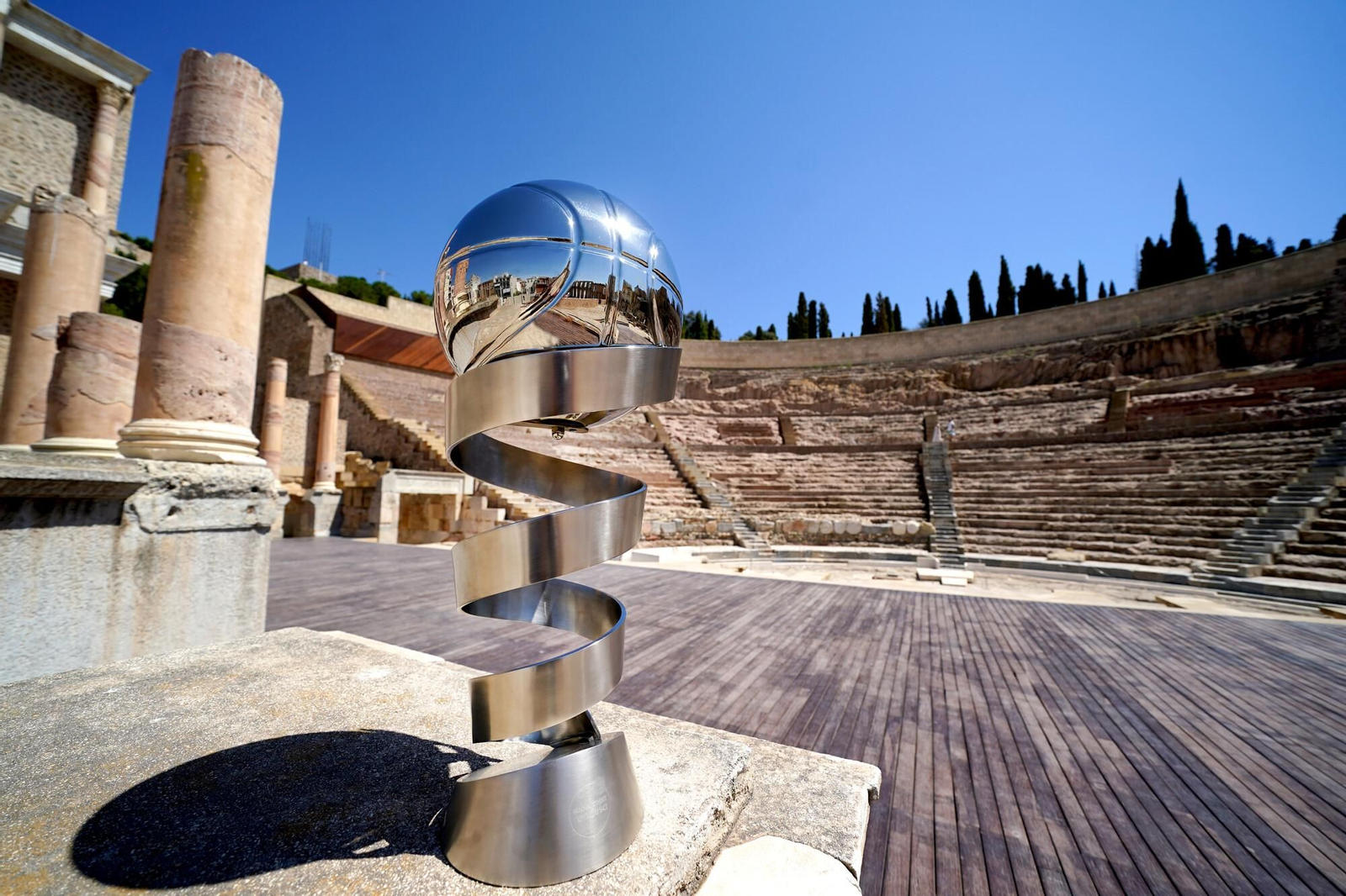 El trofeo de la Supercopa.