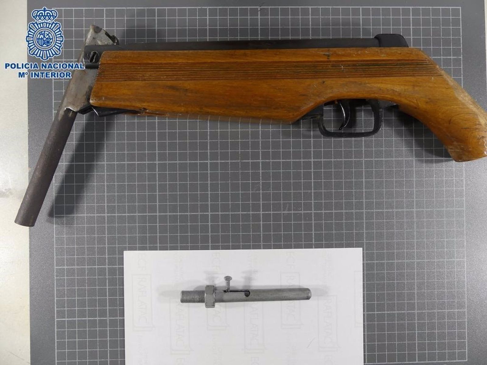 Arma incautada.
