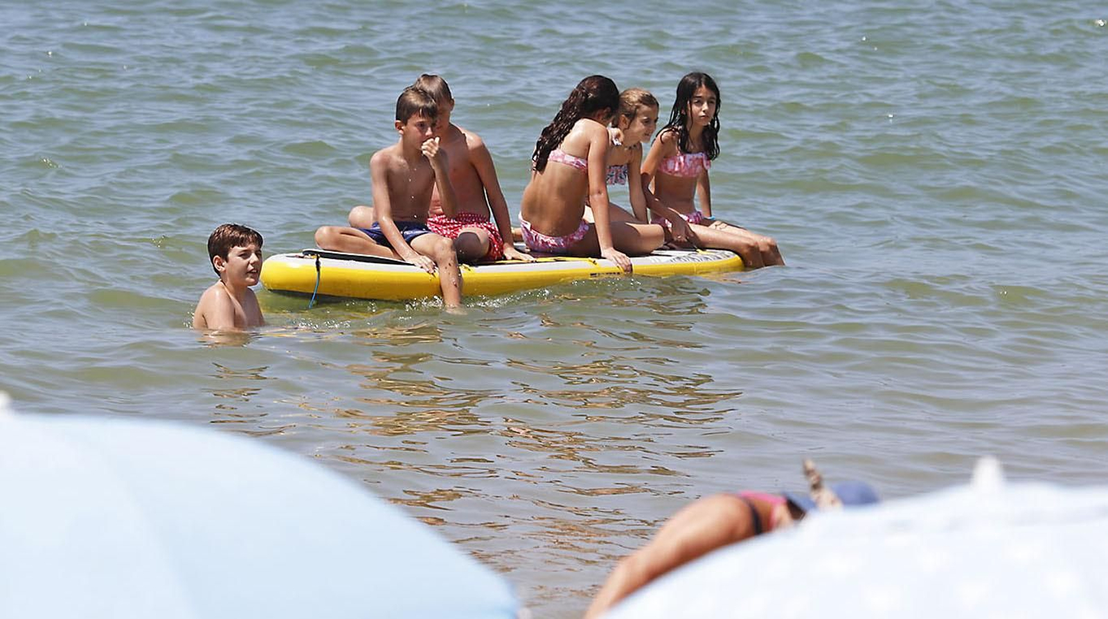 Ambiente en las playas de Huelva en el domingo 2 de julio
