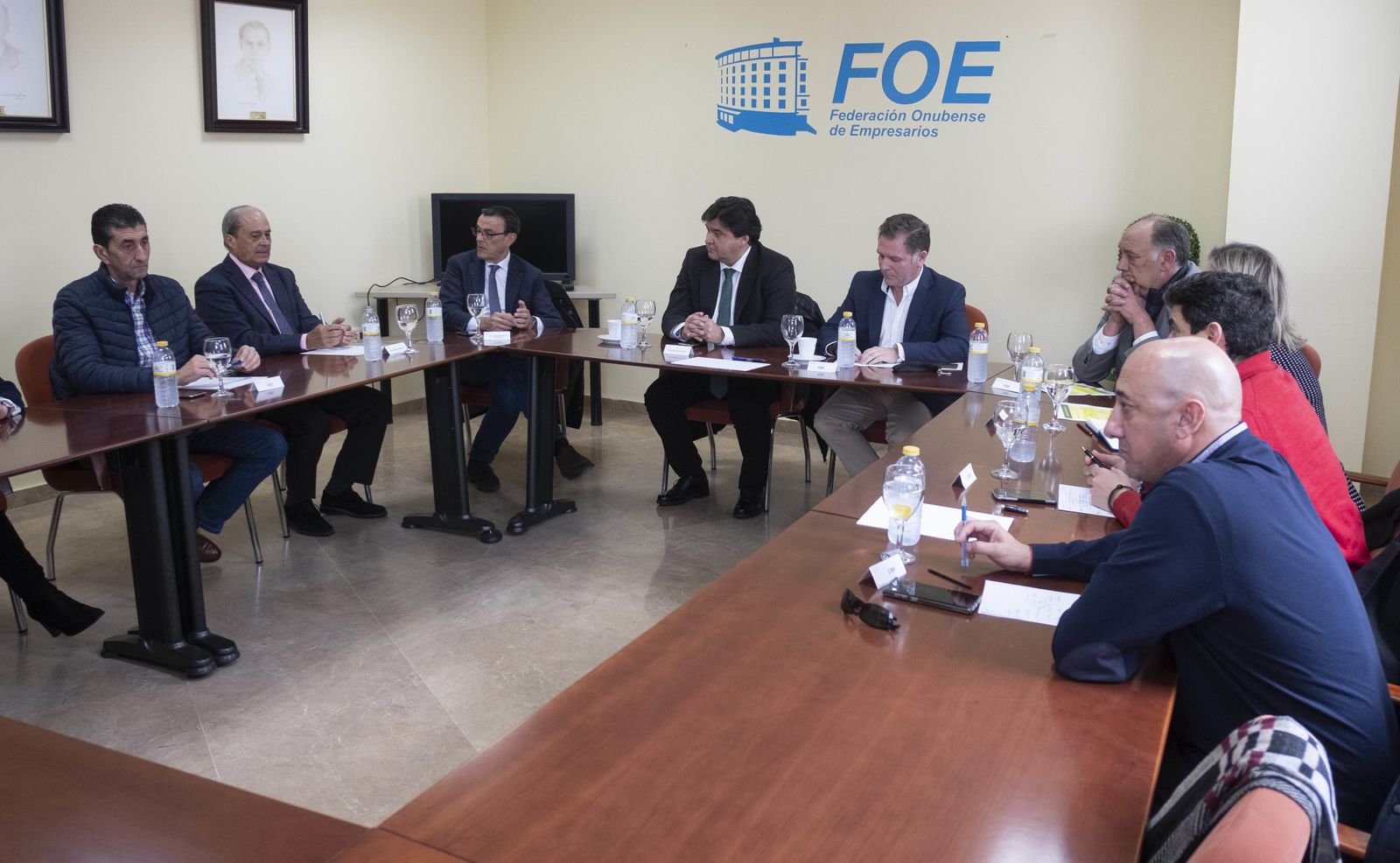 El alcalde y el presidente de la Diputación abordaron ayer en una reunión celebrada en la FOE con empresarios y sindicatos la organización de la movilización.