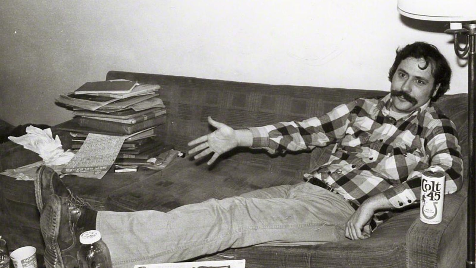 Lester Bangs en su apartamento.