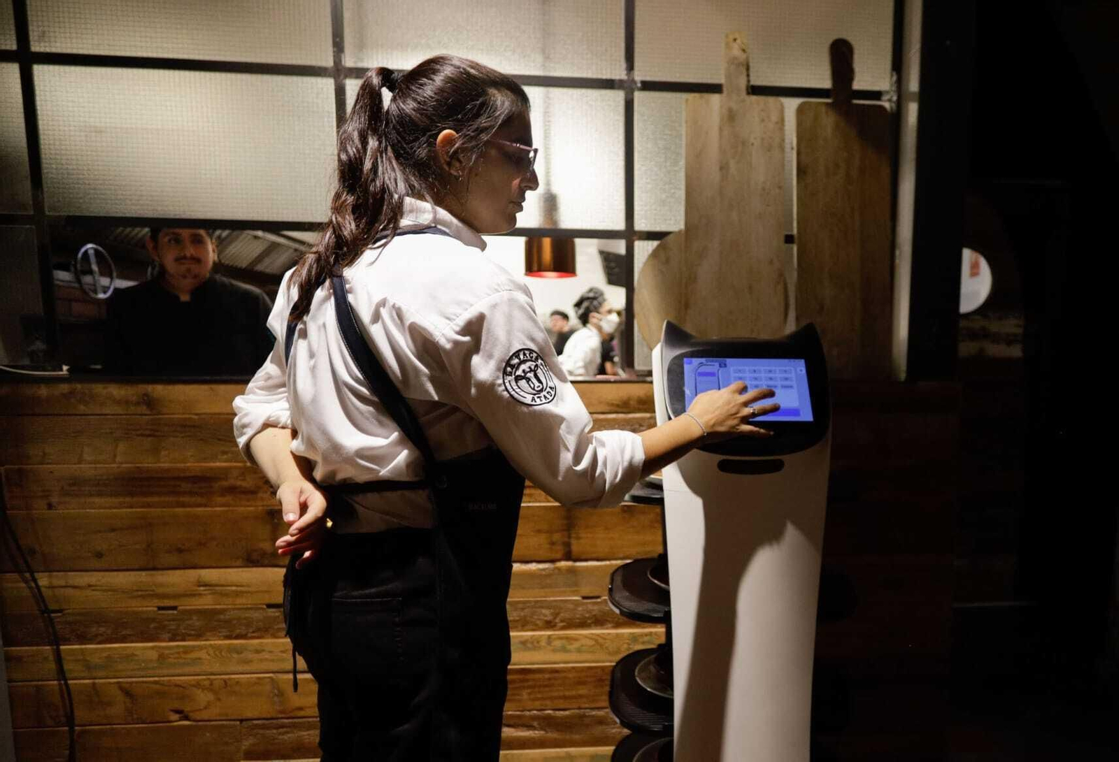 Así es el primer camarero robot de Cádiz