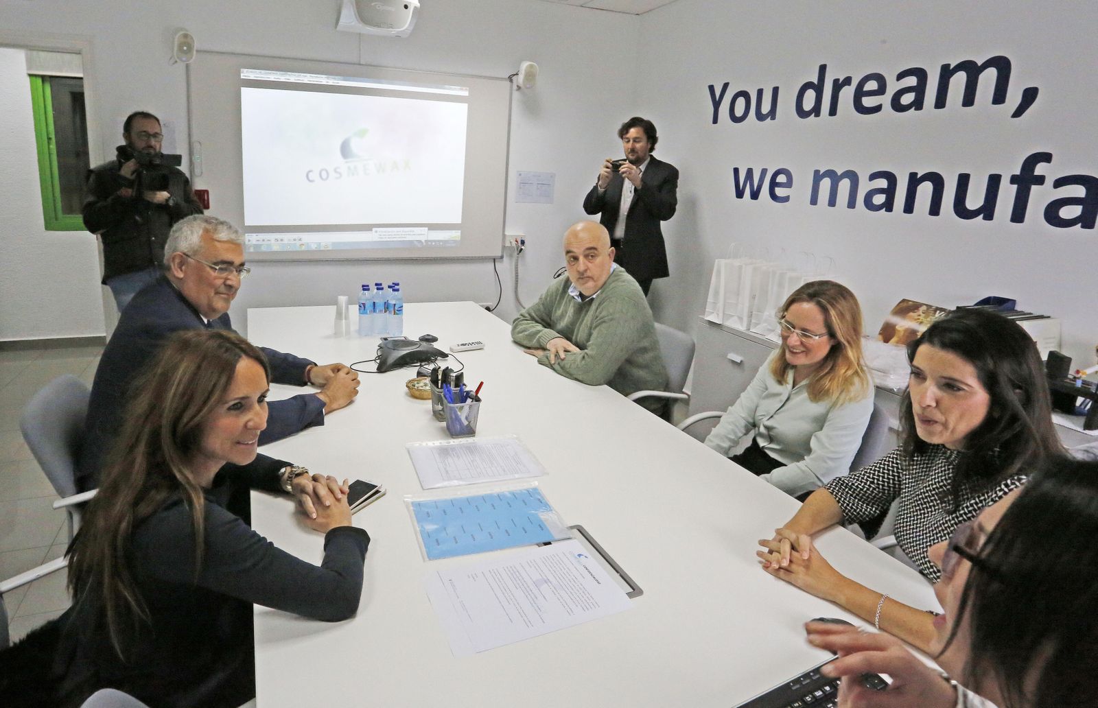 La Junta elogia la visión de negocio de la empresa Cosmewax