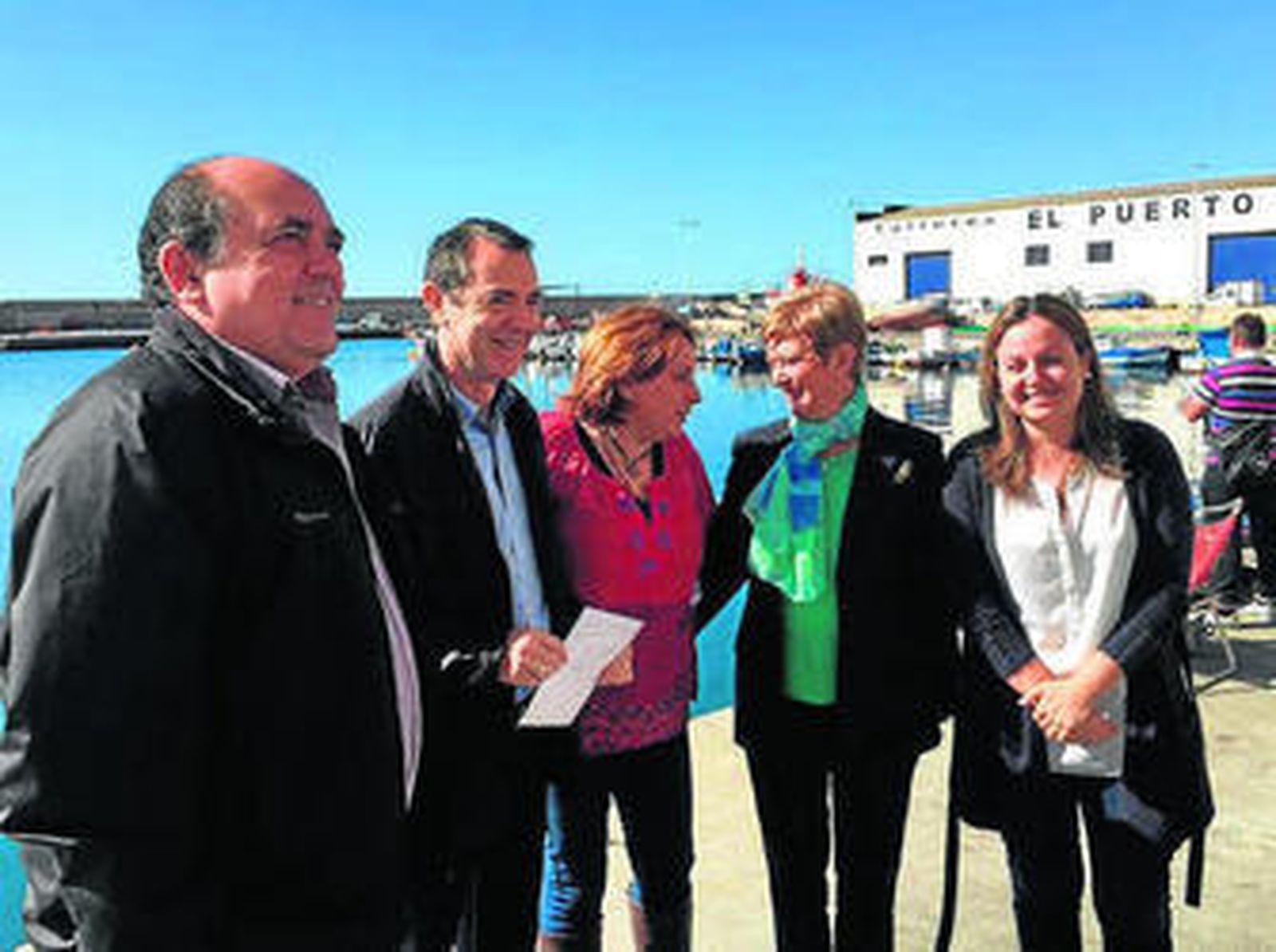 Juan Carlos Pérez Navas junto a la junta directiva de Asopesca.