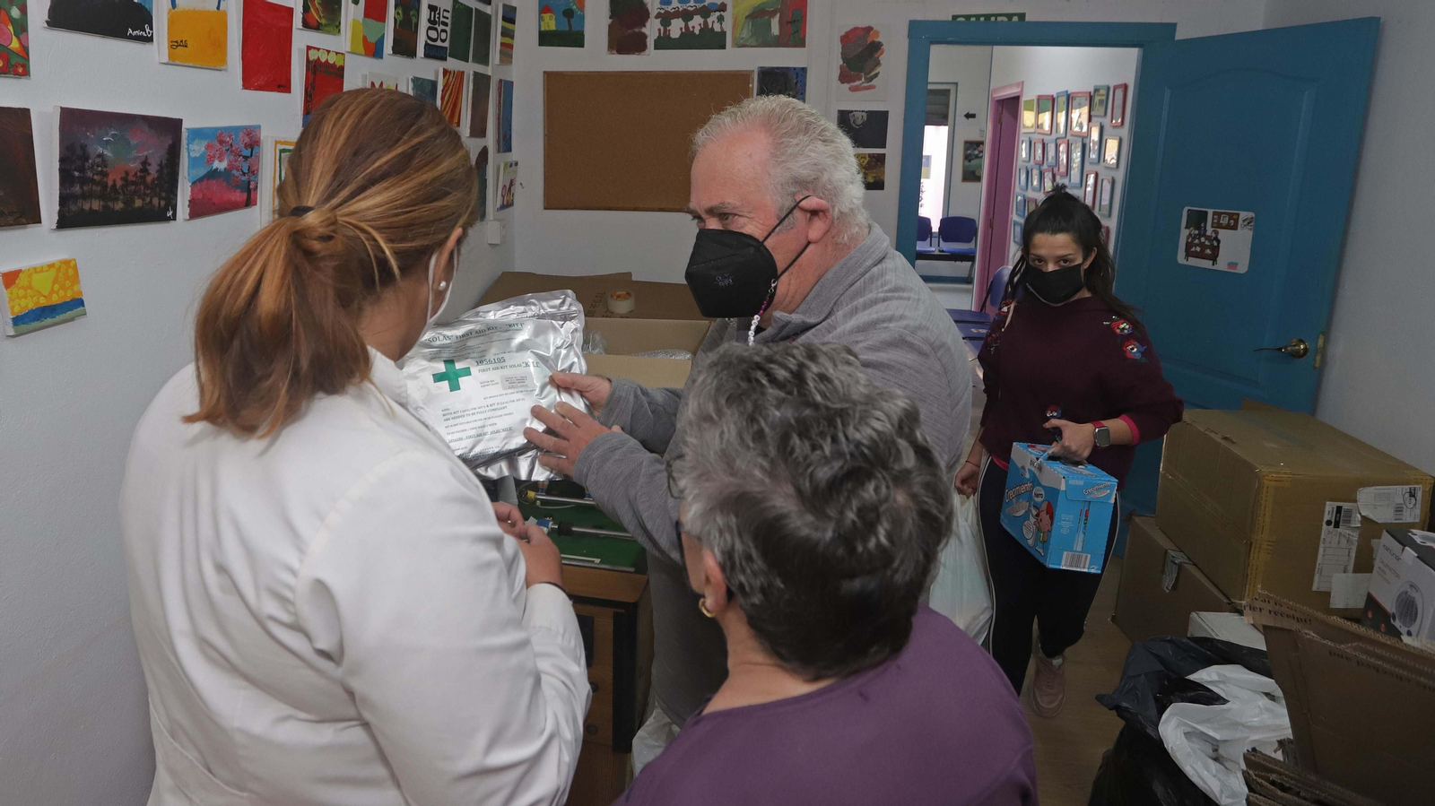 Fotos de la recogida solidaria para Ucrania en el centro Molokai de Algeciras