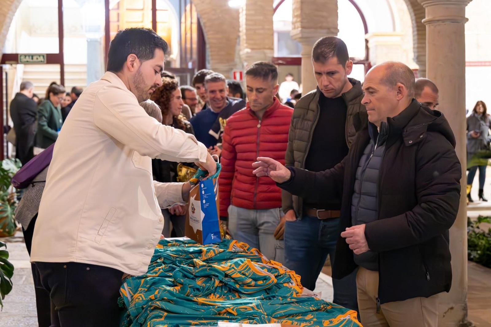 La entrega de premios de los Circuitos Provinciales de Carreras por Montaña y de Triatlón de menores, en imágenes