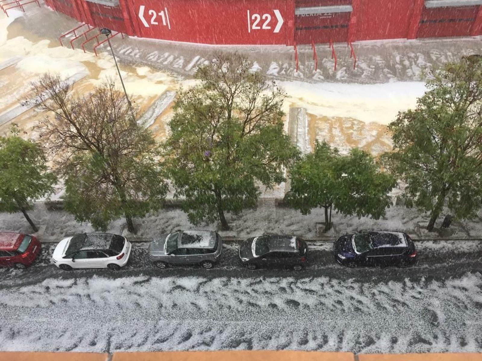 Intensa granizada en el Jueves Santo en Sevilla
