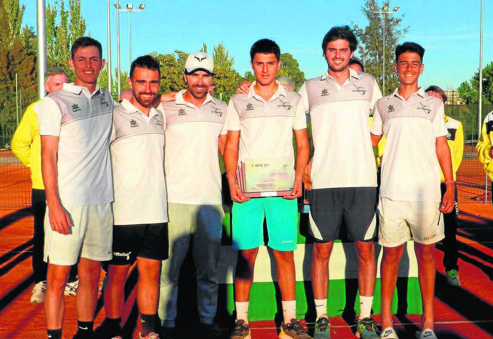 El Club Nazaret de tenis se proclamó campeón de Andalucía absoluto el pasado mes de octubre.