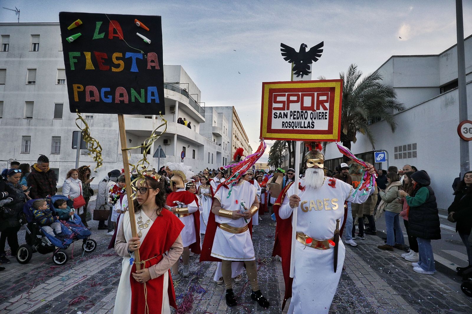 La cabalgata del humo del Carnaval de Cádiz 2023, en imágenes