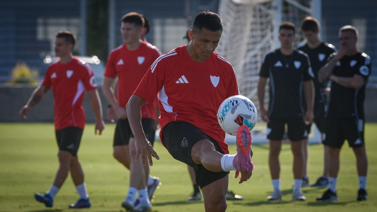 Alexis es la principal novedad en la convocatoria tras dejar atrás su lesión.