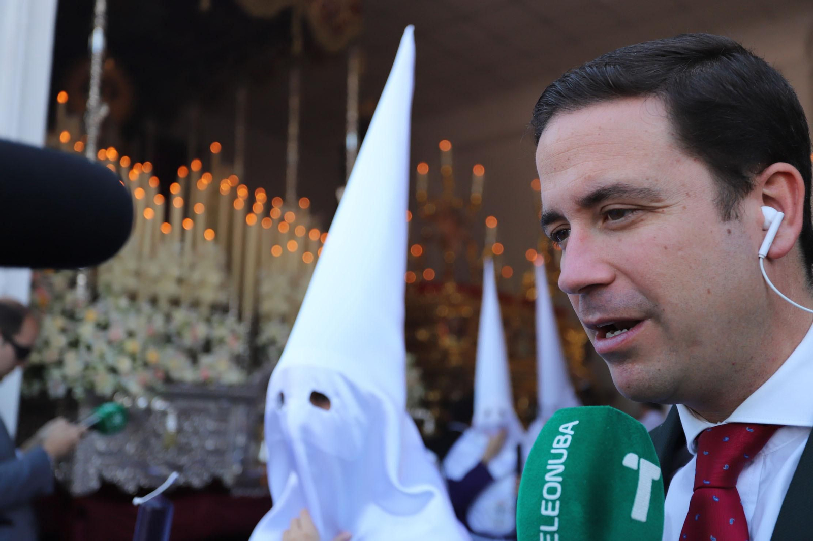 Imágenes del recorrido de la Hermandad del Cristo Cautivo de Huelva