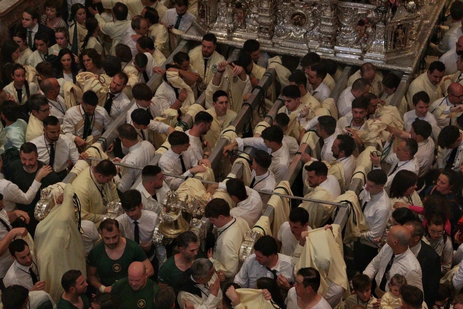 Lágrimas y Favores se quedan en el templo este Domingo de Ramos.
