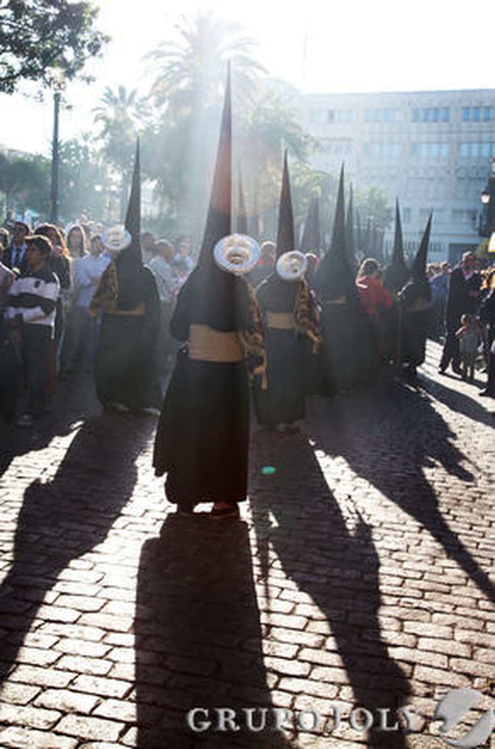 La corporación nazarena del antiguo Humilladero, en la plaza a la que su titular, la Virgen de las Angustias, da nombre.

Foto: Vanesa Lobo