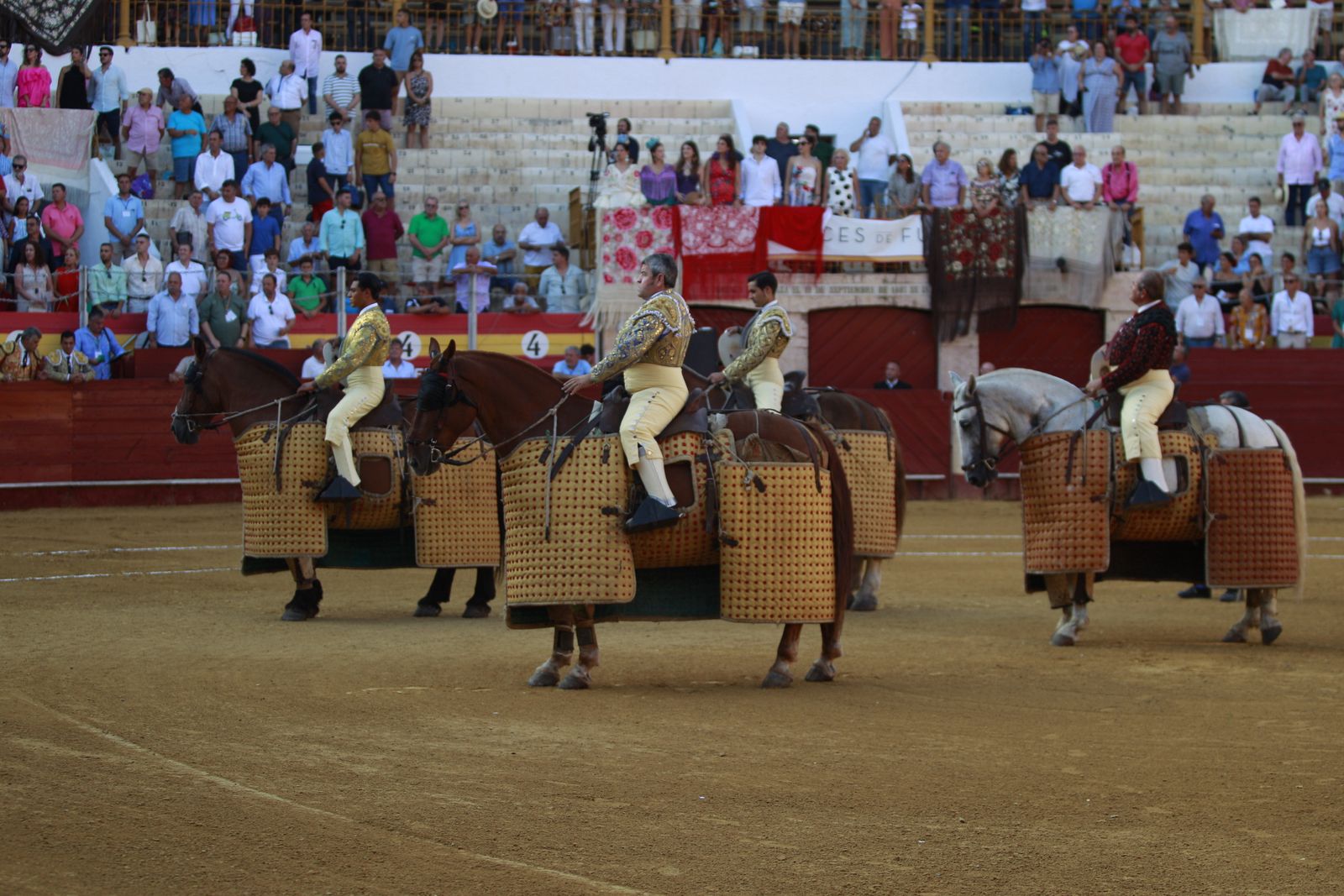 Imágenes de la corrida de toros del jueves en la Feria de Almería 2024