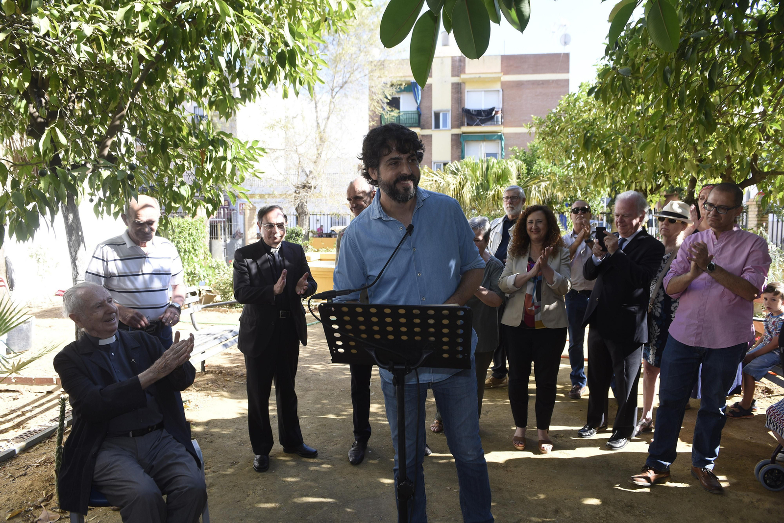 Las imágenes de la inauguración de los jardines del párroco D. Pedro Ybarra