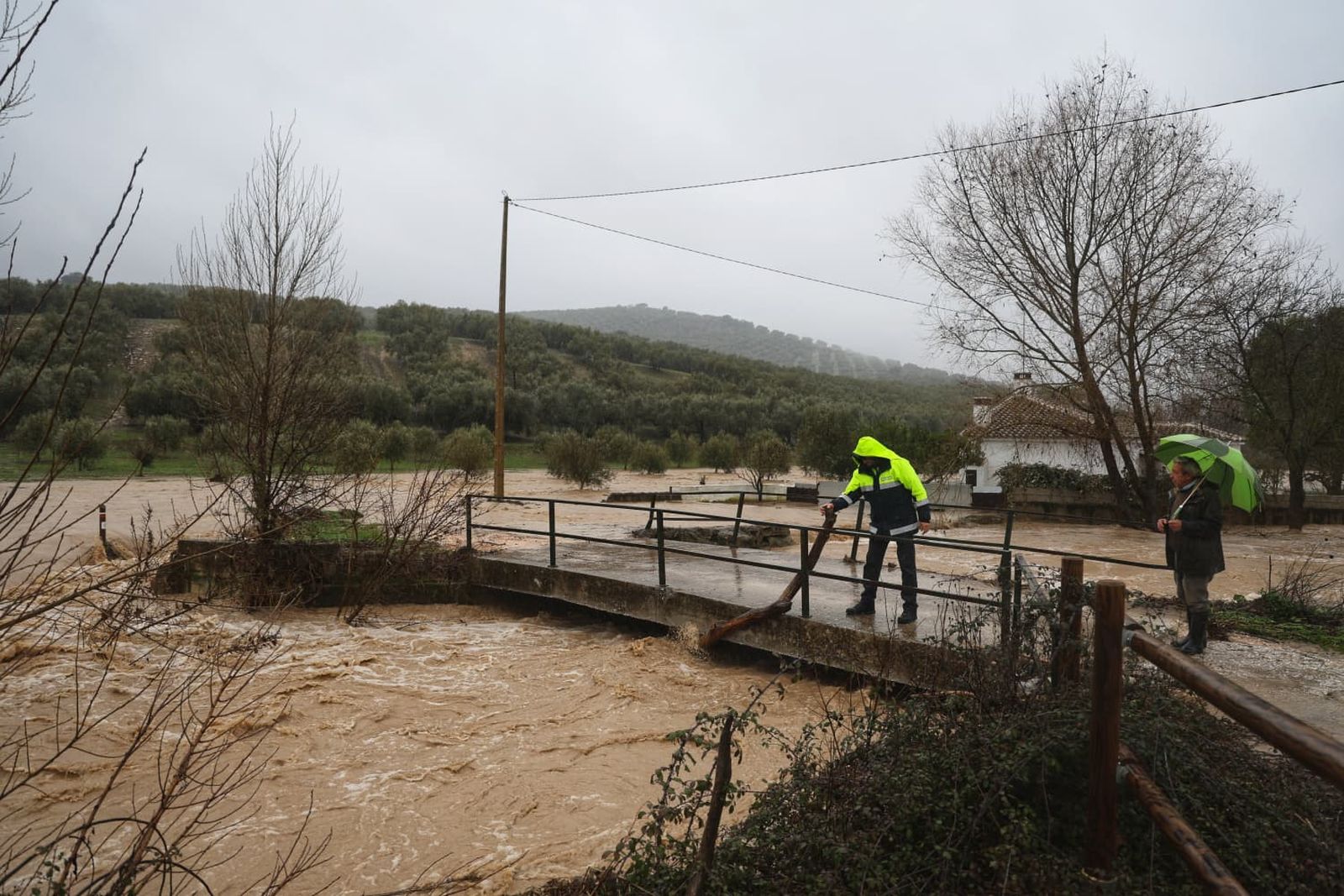 Villanueva del Rosario, este miércoles al paso de la borrasca 'Leonardo'.