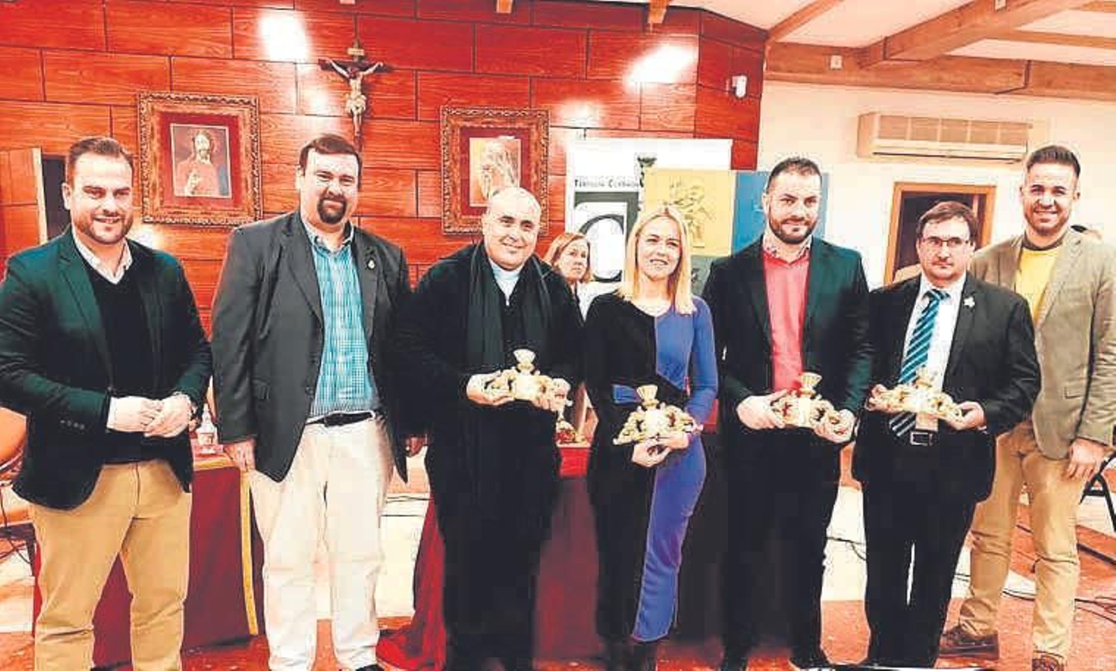 En el centro, Mª Luisa, presentadora del Cartel, y Ramón Garrido, pregonero.