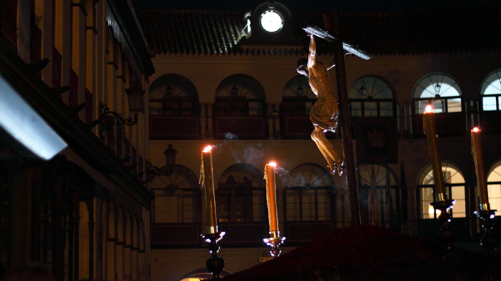 El Cristo de la Misericordia en la Plaza Mayor de Osuna.
